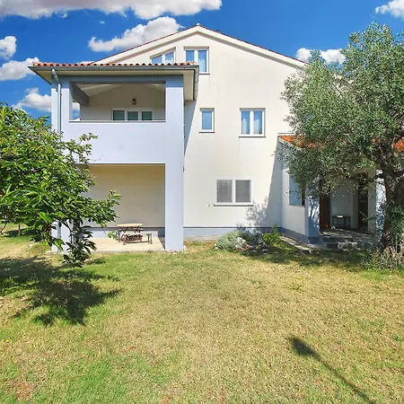 Apartment Tamara 2397 *