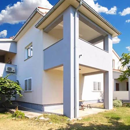 Apartment Tamara 2397 *